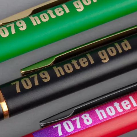Лазерная гравировка: Ручка шариковая Hotel Chrome — пример нанесения логотипа