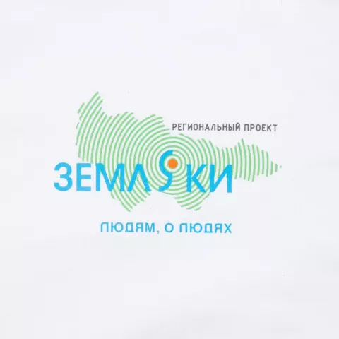 DTF-печать: Толстовка на молнии с капюшоном Unit Siverga — пример нанесения логотипа