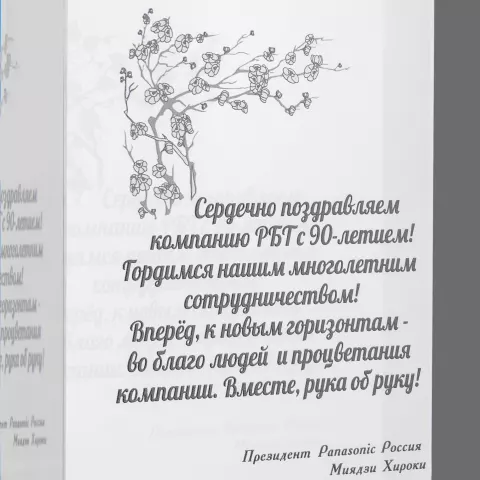 УФ-печать: Стела Coloss — пример нанесения логотипа