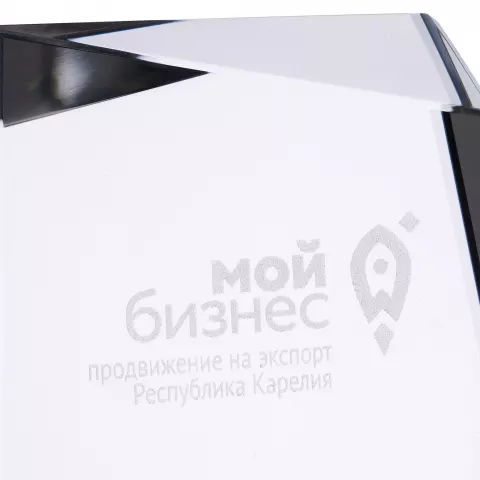 Лазерная гравировка: Стела Eminence — пример нанесения логотипа