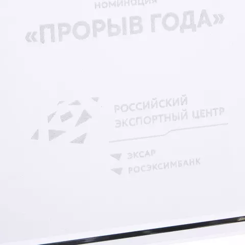 Лазерная гравировка: Стела Eminence — пример нанесения логотипа