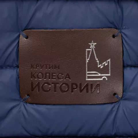 Тиснение: Жилет мужской Wilson BW Men — пример нанесения логотипа