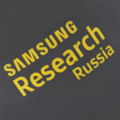 Круговая гравировка: Кружка Surprise Touch с покрытием софт-тач — пример нанесения логотипа