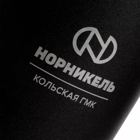 Круговая гравировка: Термос с ситечком Hoffell — пример нанесения логотипа