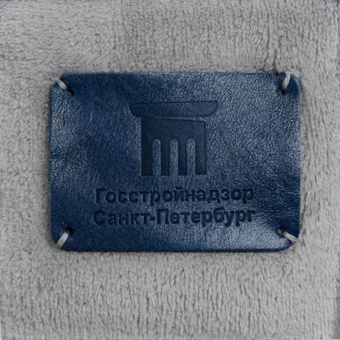 Тиснение: Плед Plush — пример нанесения логотипа