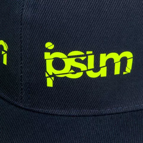 Флекс: Бейсболка Snapback с прямым козырьком — пример нанесения логотипа