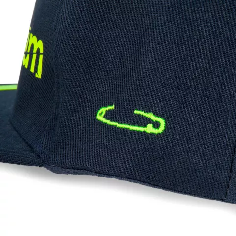 Вышивка: Бейсболка Snapback с прямым козырьком — пример нанесения логотипа