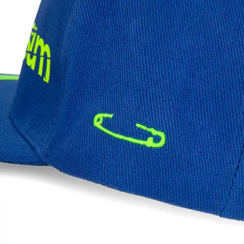Вышивка: Бейсболка Snapback с прямым козырьком — пример нанесения логотипа