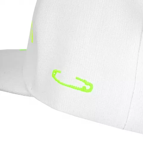 Вышивка: Бейсболка Snapback с прямым козырьком — пример нанесения логотипа