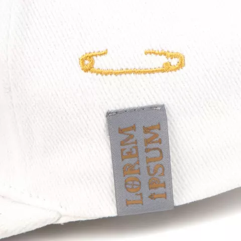 Вышивка: Бейсболка Snapback с прямым козырьком — пример нанесения логотипа