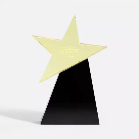 Лазерная гравировка: Стела Stardom — пример нанесения логотипа